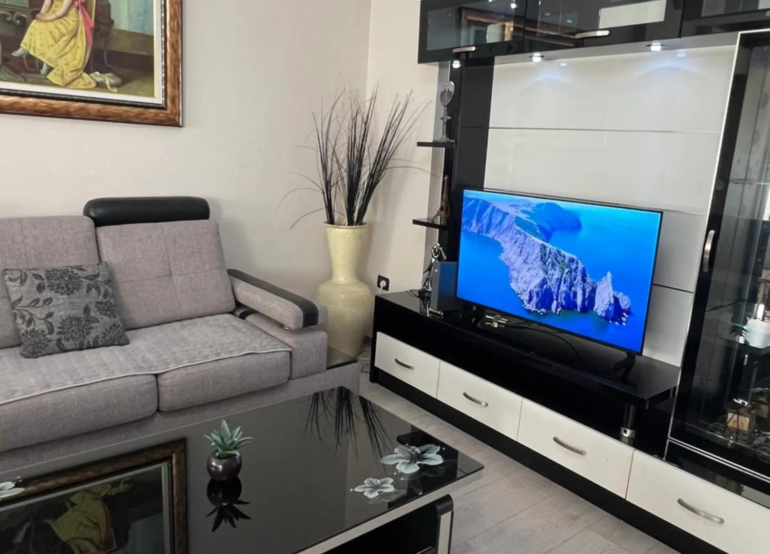 Tirana Art_Apartment 0*,